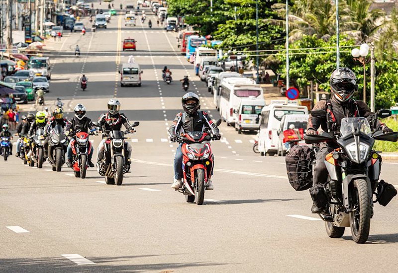 bluetooth intercom enables motorcycle riding teams to have clear and stable communication